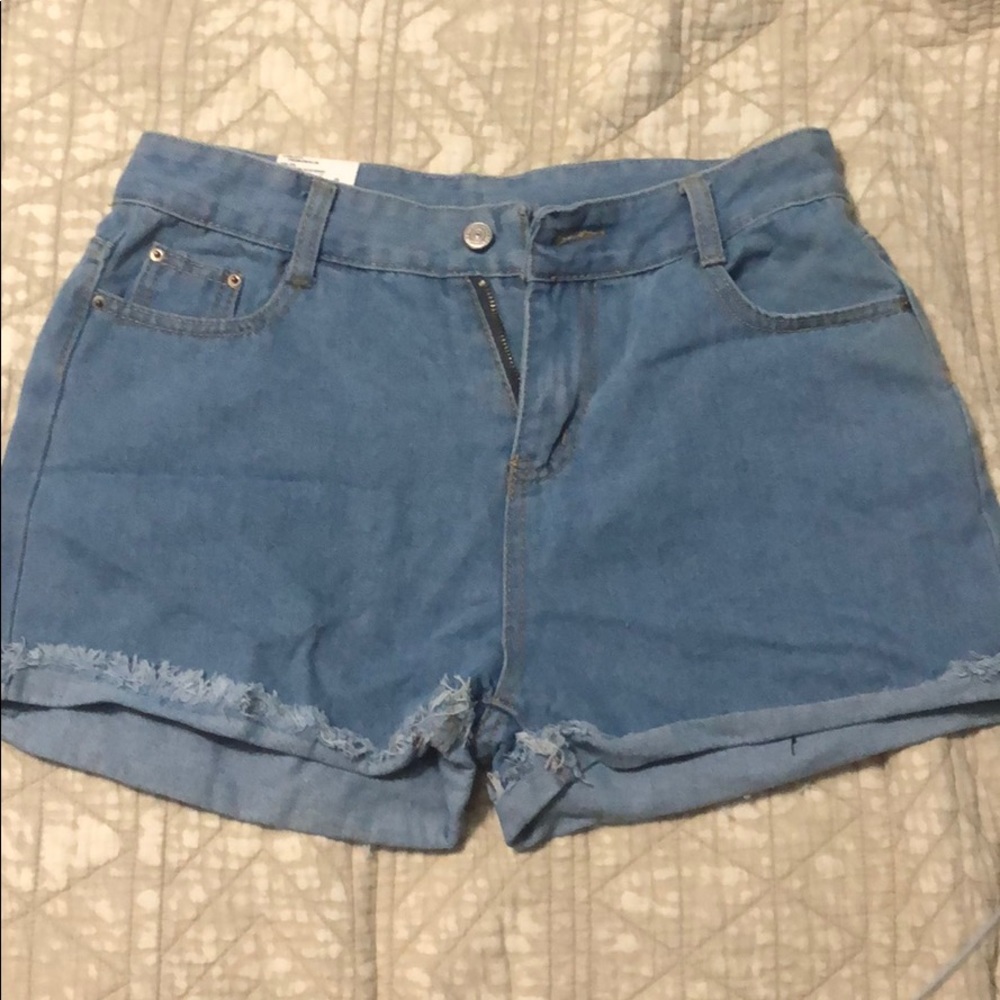 Light high waisted shorts (fits like a L)